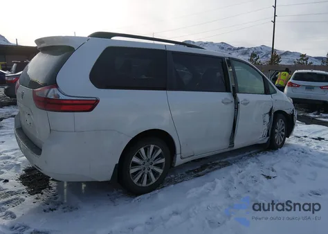 2015 Toyota Sienna Xle 7 Passenger z USA, uszkodzony, nr VIN 5TDDK3DC6FS111580